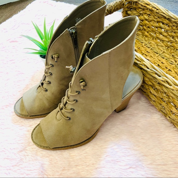 Altar'd State Rohanna Bootie 7.5 Tan Heeled Open - Picture 9 of 9